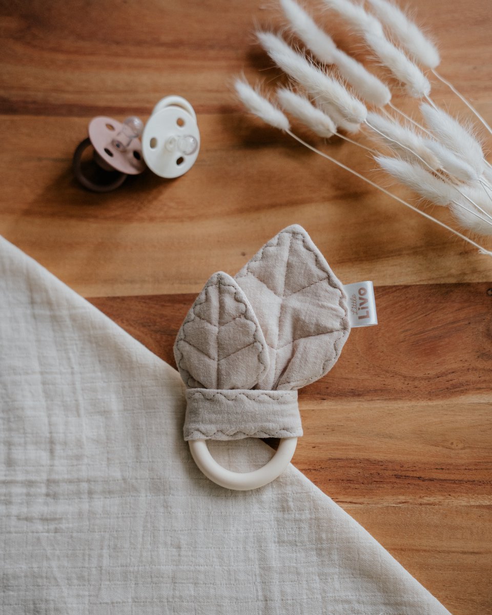 Little Livo Siliconen Bijtring Baby Taupe met Knisperende Blaadjes – Handgemaakt – Mousseline Katoen – Bijtspeelgoed – Zacht & Veilig