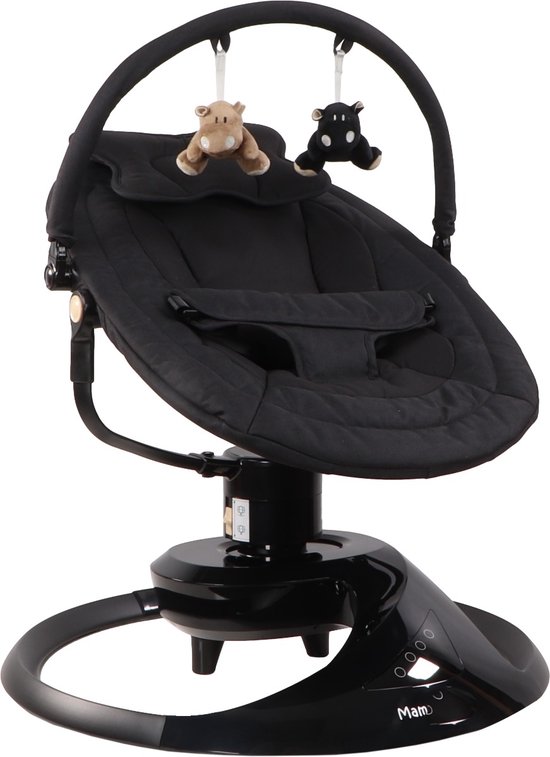 Zwarte elektrische babyschommel met speelboog met twee knuffeldieren, een beige en een zwarte.