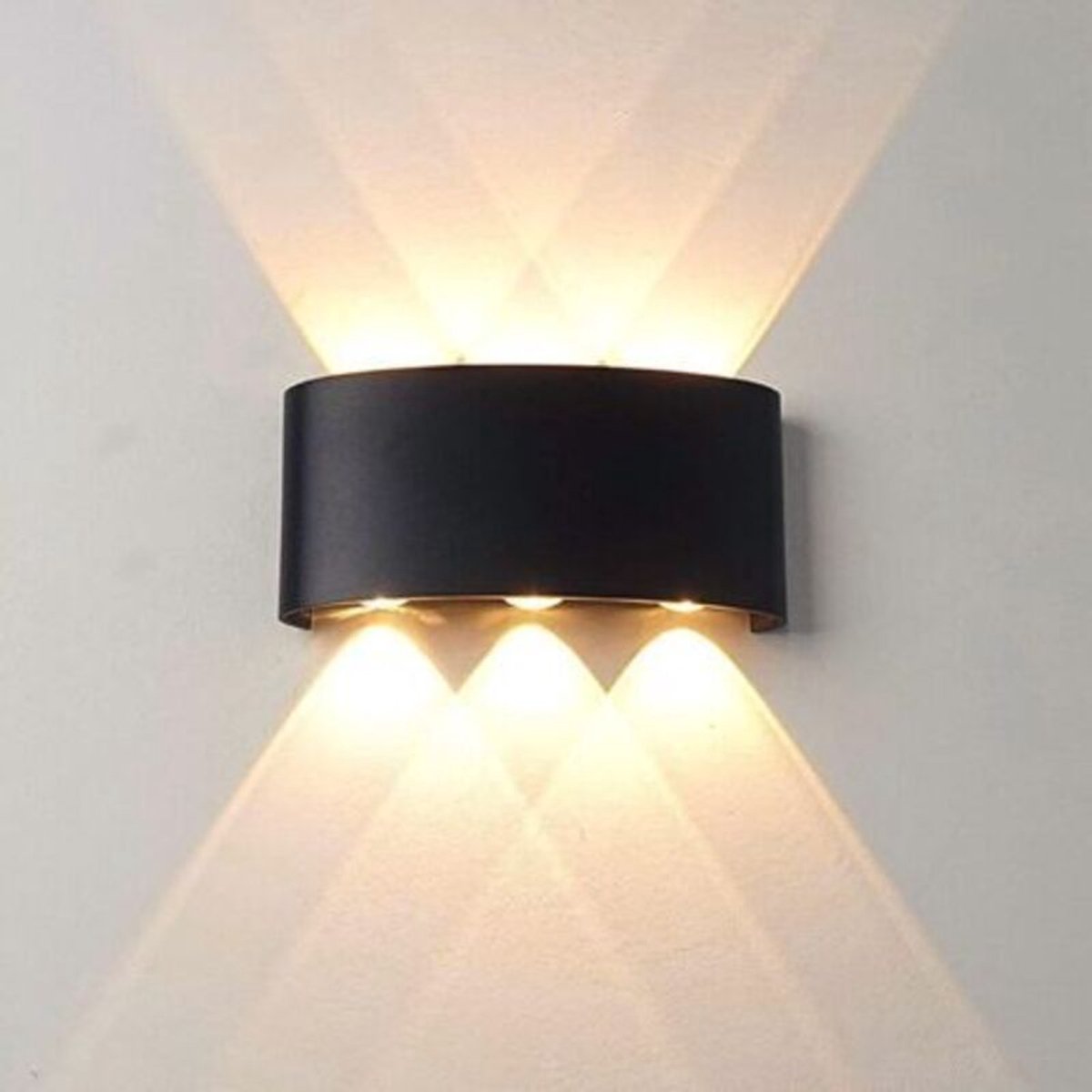 Moderne LED-wandlamp binnen, warm wit licht, 6W, zwarte behuizing, IP65 waterdicht, aluminium wandlamp buiten.