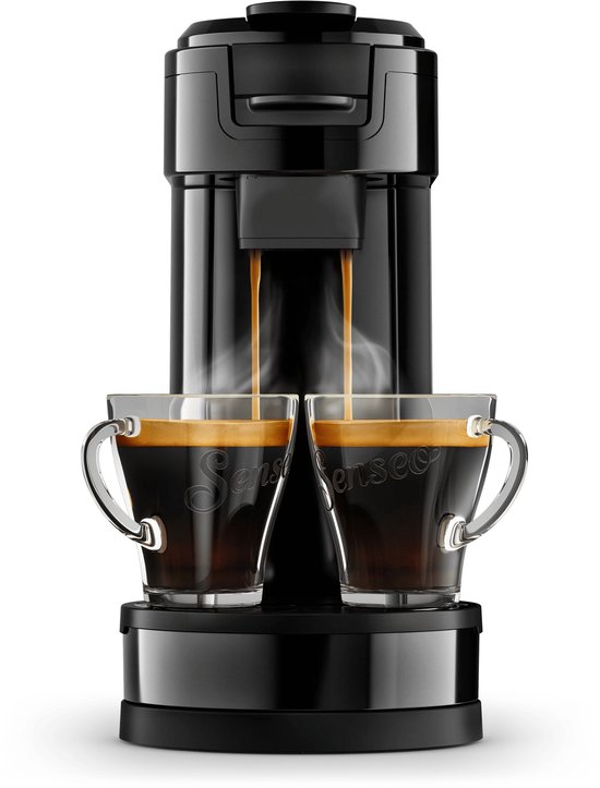 Zwarte Senseo koffiezetapparaat, die twee kopjes koffie tegelijkertijd zet.