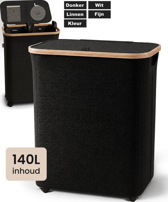 Twee zwarte wasmanden met bamboehouten frame, elk 140L inhoud. De ene is open met sorteerlabels, de andere is gesloten en staat op wieltjes.