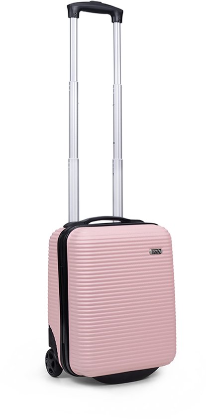 Lichtroze koffer met horizontale ribbels, een uitschuifbare hendel en TSA-slot.