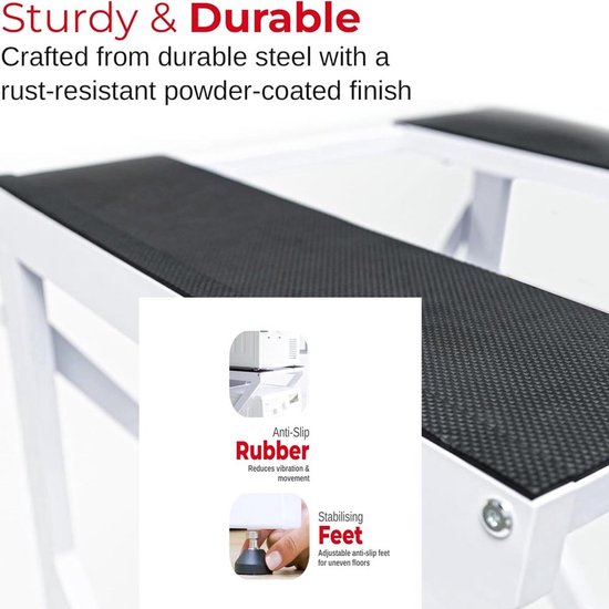 Detail van het witte wasmachine-opbouwmeubel met rubberen anti-slipmatten en stabiliserende voetjes.