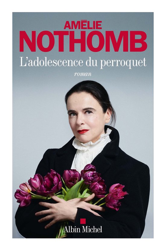 Couverture du livre "L'adolescence du perroquet" avec le portrait d'Amélie Nothomb tenant des tulipes violettes.