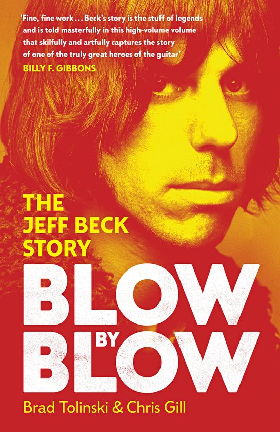 Boekomslag van "The Jeff Beck Story: Blow by Blow" met een close-up van Jeff Beck, de titel en citaten.
