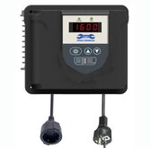 Zwarte Pooltronics frequentieregelaar met digitaal display (1600), aan/uit-knop, mode-knop en sneltoetsen. Met stekker en stopcontact.