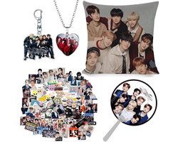 Gift Set voor Fans met Kussenhoes, Ketting, Stickers, Sleutelhanger en Handfan - Perfect voor Stray Kids Liefhebbers