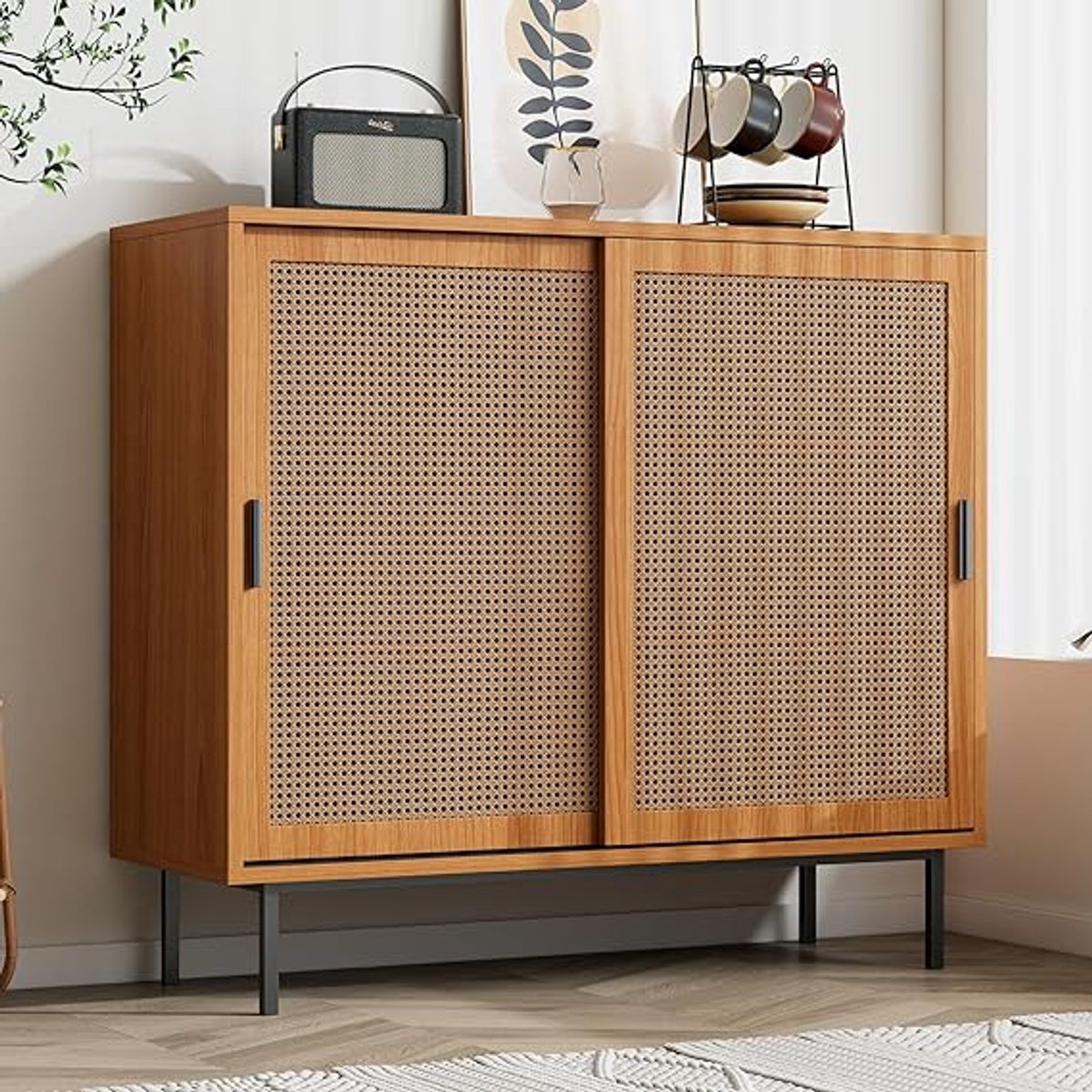 Landelijke Rattan Sideboard Buffetkast met 2 Schuifdeuren, Opbergkast met Verstelbare Vakken en Werkblad, Dressoir van Houtlook en Rotan voor Keuken, Woonkamer en Eetkamer, Walnoot 100 x 37 x 90 cm –
