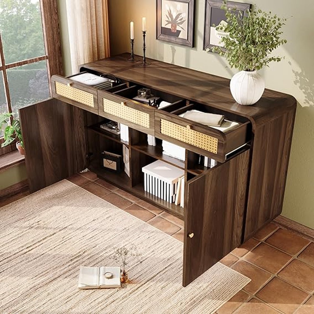 Luna Walnut Dressoir met Rotan & Gouden Handgrepen 120x40x85 cm – 3 Laden, 2 Kasten & Open Opbergvak