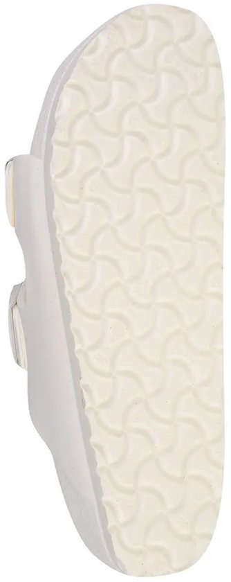 Profielzool van een witte Birkenstock Arizona EVA slipper.