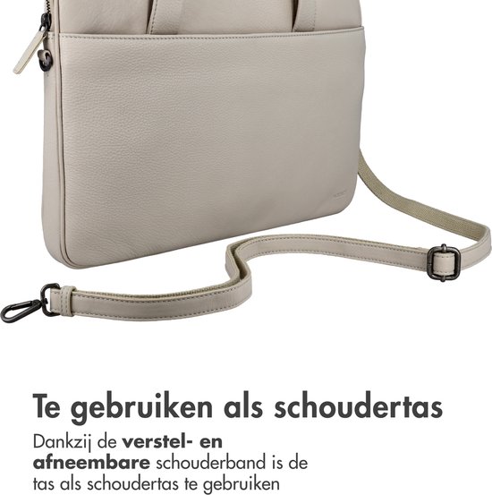Off-white laptoptas met afneembare en verstelbare beige schouderband.