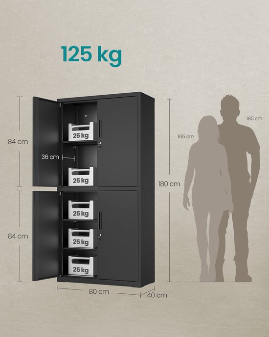 Zwarte metalen opbergkast van 180 cm hoog en 80 cm breed, met 4 deuren, gevuld met bakken van 25 kg, naast maataanduidingen en silhouetten van 165 en 180 cm.