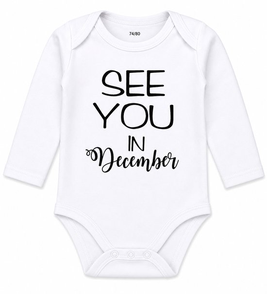 Witte romper met lange mouwen met de tekst 'SEE YOU IN December'.