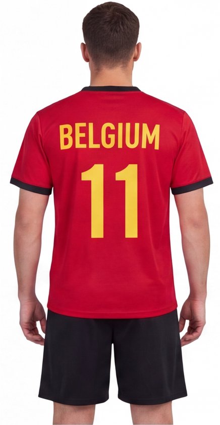 Achterkant van een rode voetbalshirt met gele tekst "BELGIUM" en het nummer "11".