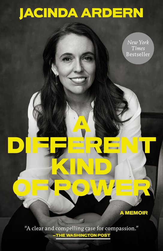 Jacinda Ardern au centre, avec 'A Different Kind of Power' en lettres jaunes.