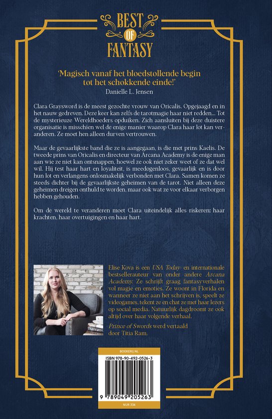 Een blonde vrouw zit op een stoel, met op de achtergrond de achterkant van een boek met de titel "BEST OF FANTASY" en recensies.