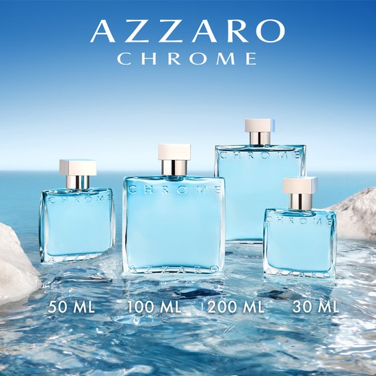 Vier maten Azzaro Chrome geuren in glazen flacons op het water.