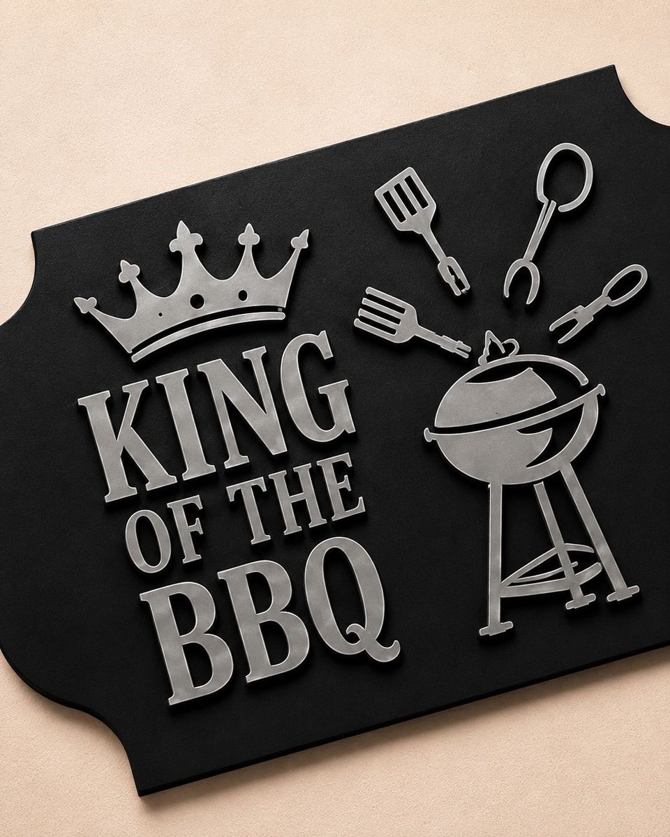 King of the BBQ Houten Wandbord – BBQ Decoratie voor Mancave, Buitenkeuken of Tuin – Vaderdag Cadeau – 30x20 cm