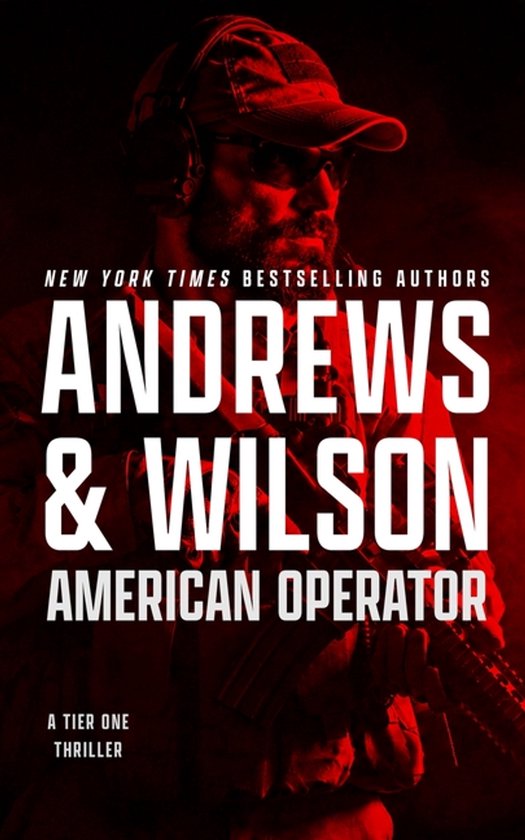 Boekcover met de titel 'American Operator' van Andrews & Wilson. Een man met koptelefoon en zonnebril houdt een geweer vast.