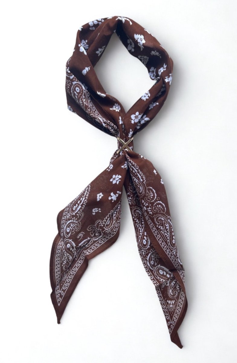 brown scarf with Bandana print - bruin sjaaltje - Paisley sjaaltje - Sjaaltje met print - bandana met print - haarband - bandana - vierkant sjaaltje met print - bandana sjaaltje - mini sjaal - sjaaltje over broek - bandana print