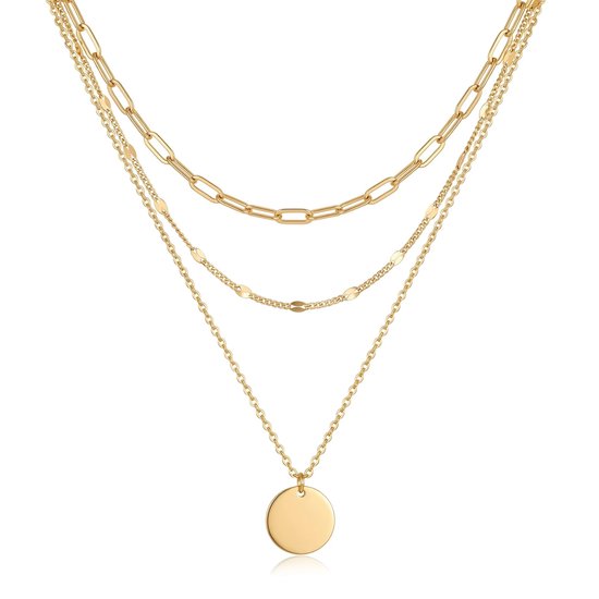 Drie gouden kettingen met schakels en een ronde hanger, op een witte achtergrond.