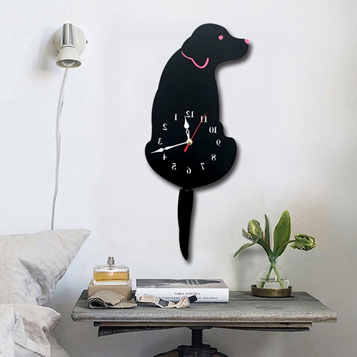 Creatieve Wandklok met Schommelstaart - Acryl Klok voor Woonkamer, Kinderkamer en Keuken - Decoratie voor Thuis (42cm x 18cm) Zwart