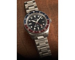 Timex Waterbury Heritage Automatic Gmt Mechanisch Automatisch Horloge Zilverkleurig En Zwart Kast Gemaakt Van 100% Roestvrij Staal En Een Armband Van 100% Roestvrij Staal 41.5 mm TW2Y60600AJ, TW2Y60800AJ