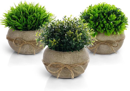 Groep van drie kunstplanten in ronde, grijze papieren potten. Elke pot is omwikkeld met touw en gestrikt met een strik.