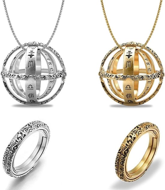 Zilveren en gouden kettingen met bolvormige hangertjes met symbolen. Zilveren en gouden ringen met reliëf.