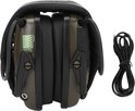 Groene, opvouwbare gehoorbeschermers met zwarte details, inclusief een extra audiokabel.