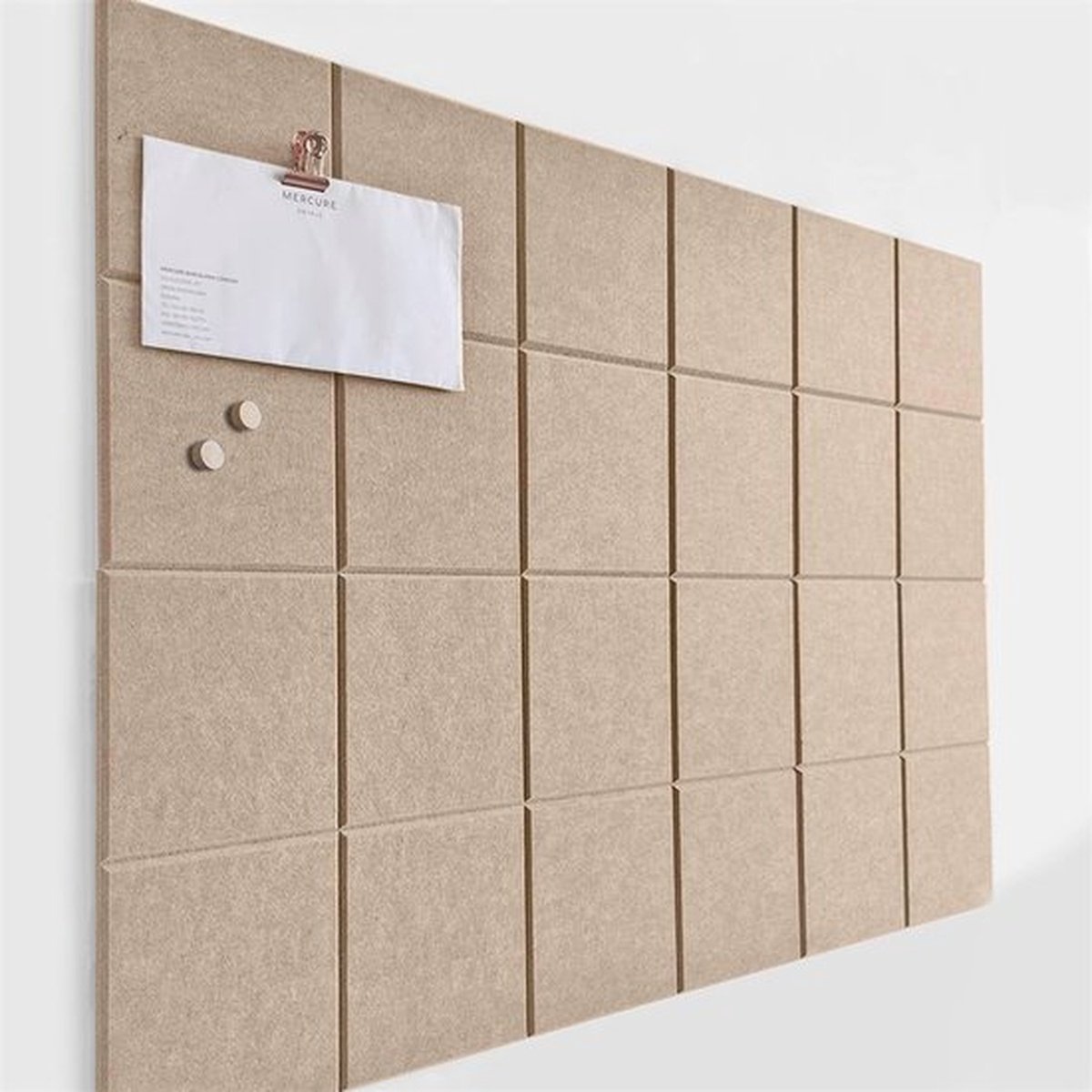 Set van 6 prikborden, een alternatief voor kurkborden, vilten prikborden voor kantoor, thuis of in de klas, vilten wandtegels met zelfklevende tabs en punaises, totale afmeting 90 x 60 cm, Kameelbruin