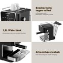 Zwarte AIRMSEN espressomachine met touchscreen en twee witte kopjes bovenop. 1,8L watertank en afneembare lekbak.