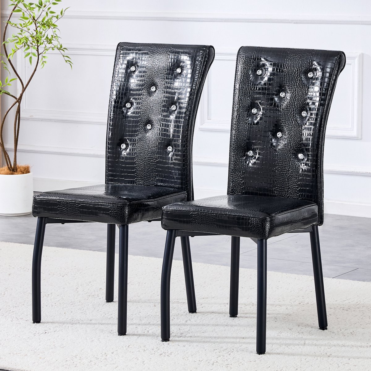 Wishdor Set Van 2 Eetkamerstoelen - Gestoffeerd Met PVC En Hoge Dichtheid Schuimvulling - Met Kristalknoopdetails En Verstelbare Voetdoppen - Voor Eetkamer, Keuken Of Bar - Zwart Met Gegalvaniseerde Metalen Poten
