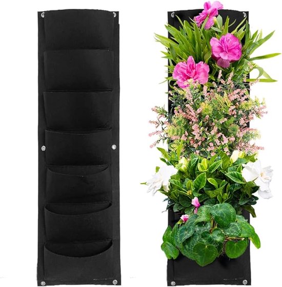 Zwarte verticale plantenbak met 7 vakken, naast een plantenbak gevuld met roze, witte en groene bloemen en planten.