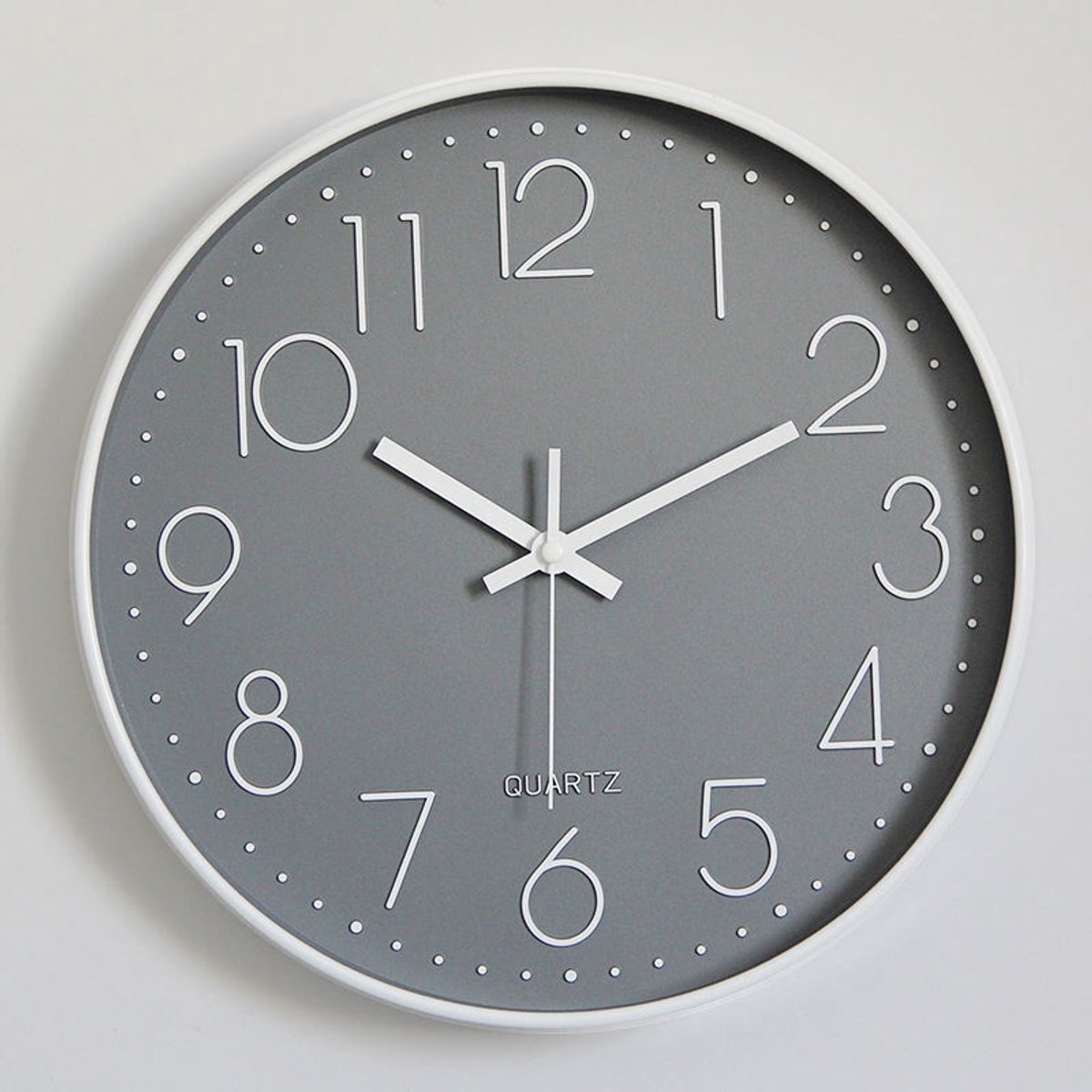 Moderne, stille wandklok, zonder tikgeluid, geschikt voor slaapkamers, keukens en woonkamers - Grijs - 30 cm