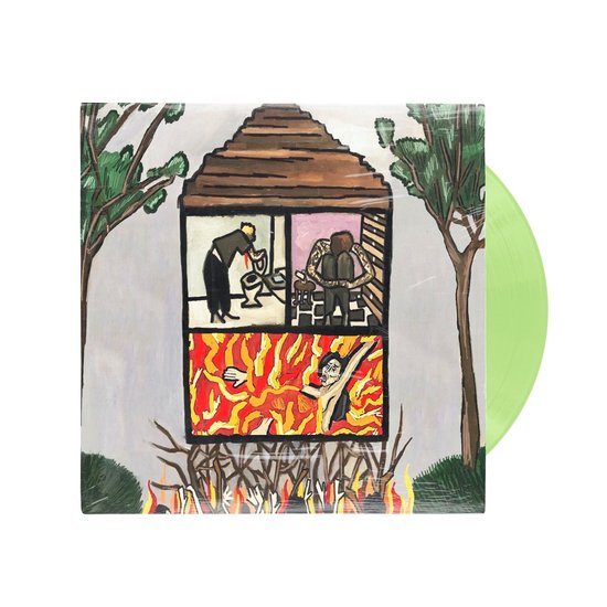 Couverture du LP $uicideboy$ 'Long Term Effects Of Suffering'. La couverture montre un dessin d'une maison à trois étages, entourée d'arbres et de feu. À l'intérieur de la maison, plusieurs figures sont représentées. Le disque vinyle lui-même est vert clair.