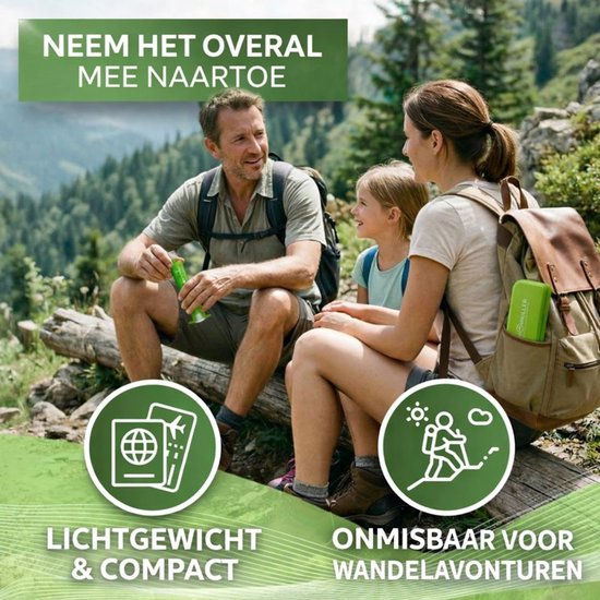 Familie op bergpad, man houdt groene Venomkiller extractor vast. "Neem het overal mee naartoe. Lichtgewicht & compact."