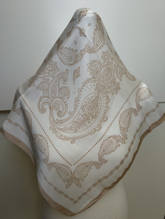 Vierkante dames sjaal Maartje-paisleymotief-bruin wit-70x70-neksjaal-halssjaal