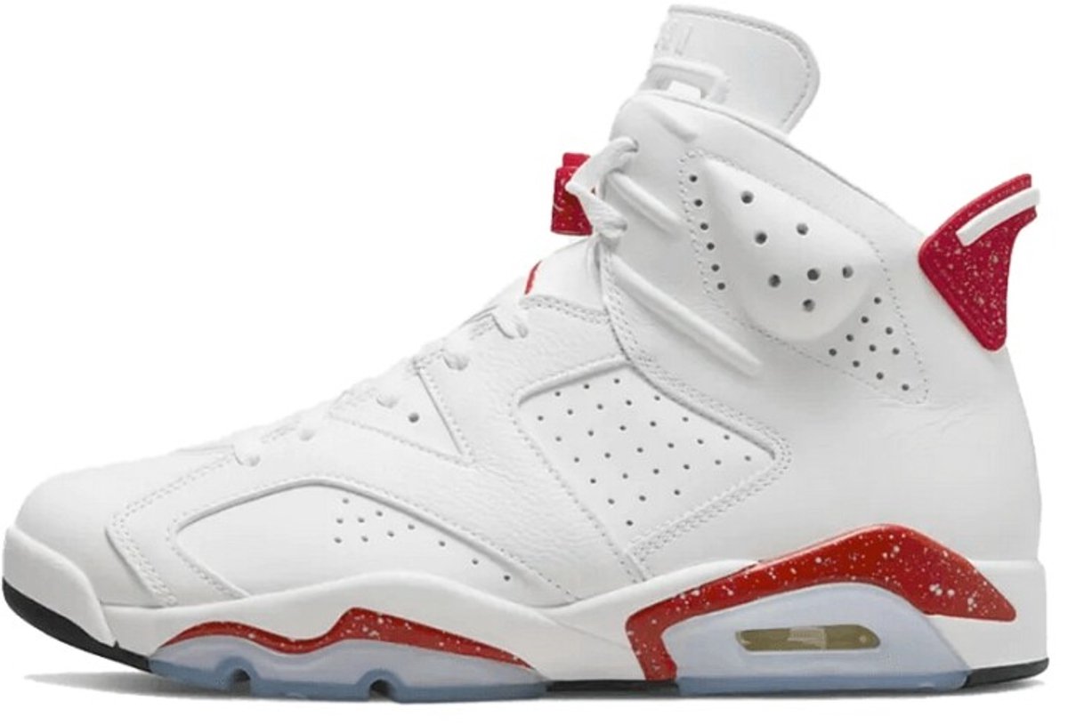 Air Jordan 6 Retro Red Oreo - Maat 37.5