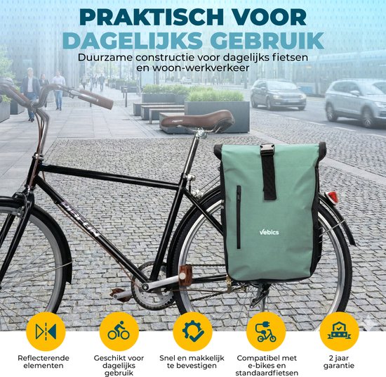 Mintgroene dubbele fietstas op een zwarte fiets. Tekst: 'Praktisch voor dagelijks gebruik'.