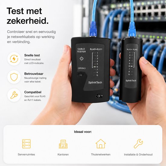 Twee zwarte Sounix kabeltesters met digitale displays, aangesloten op patchpanel kabels in een serverruimte.