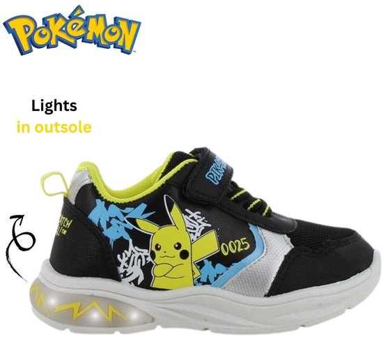 Zwarte sneaker met Pikachu opdruk, neongele accenten, klittenbandsluiting en lichtjes in de zool.
