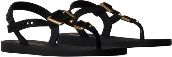 Zijprofiel van zwarte Ipanema slippers met gouden gespen en verstelbare bandjes.
