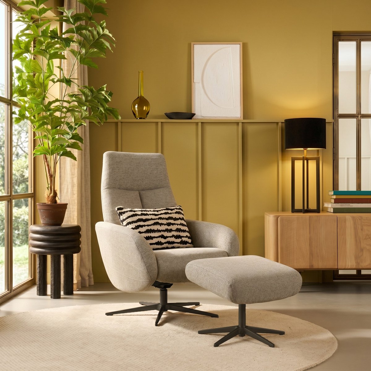 Relaxfauteuil Dainty met hocker - Bruin stof - Draaibaar - Modern