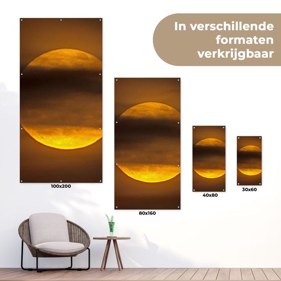 Tuinposter 100x200 cm - Tuindecoratie Maan - Wolken - Oranje - Poster voor in de tuin - Buiten decoratie - Schutting tuinschilderij - Tuindoek muurdecoratie - Wanddecoratie balkondoek