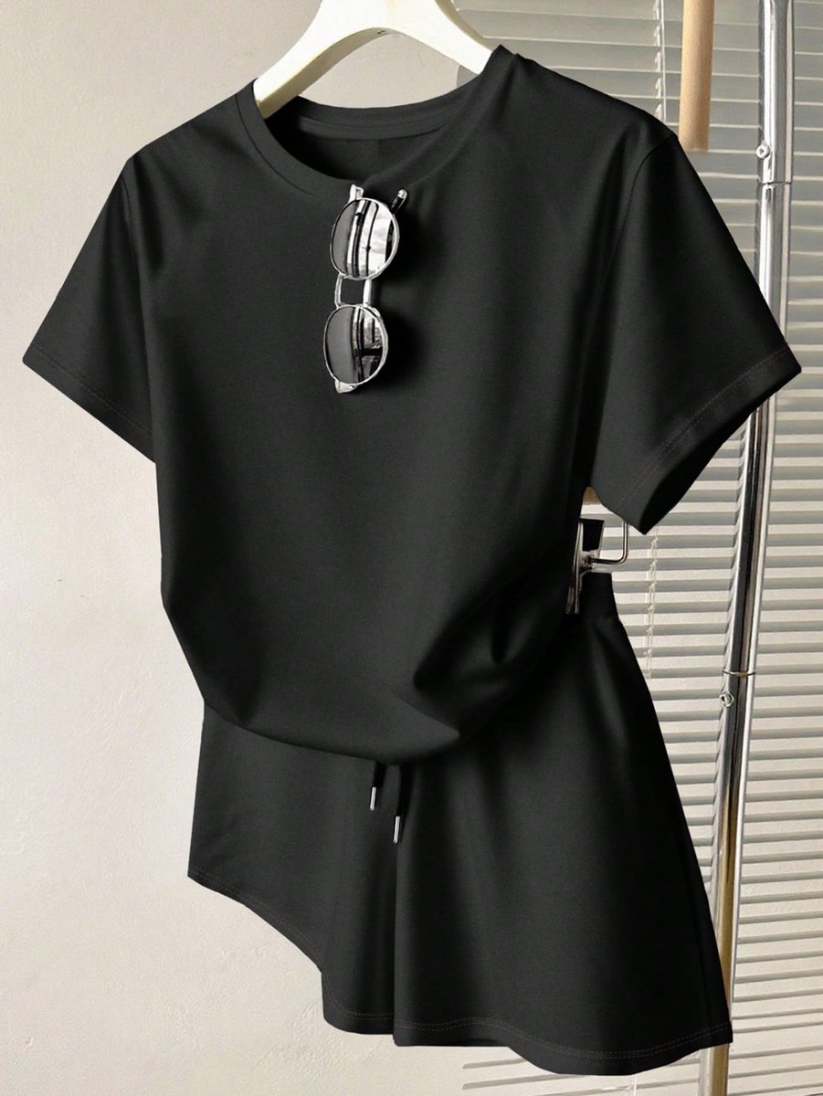 Stijlvolle en Comfortabele Zwarte Asymmetrische T-shirt met Ronde Hals en Korte Mouwen voor Dames -XL