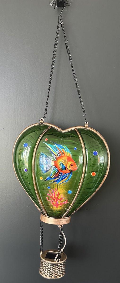 Decoratieve solarlamp hart met luchtballon " met flame LED " - Tropische Vis groene print- kunststof - hangend model - hoogte 46 x 16 x 9.5 cm - Tuindecoratie - Tuinverlichting