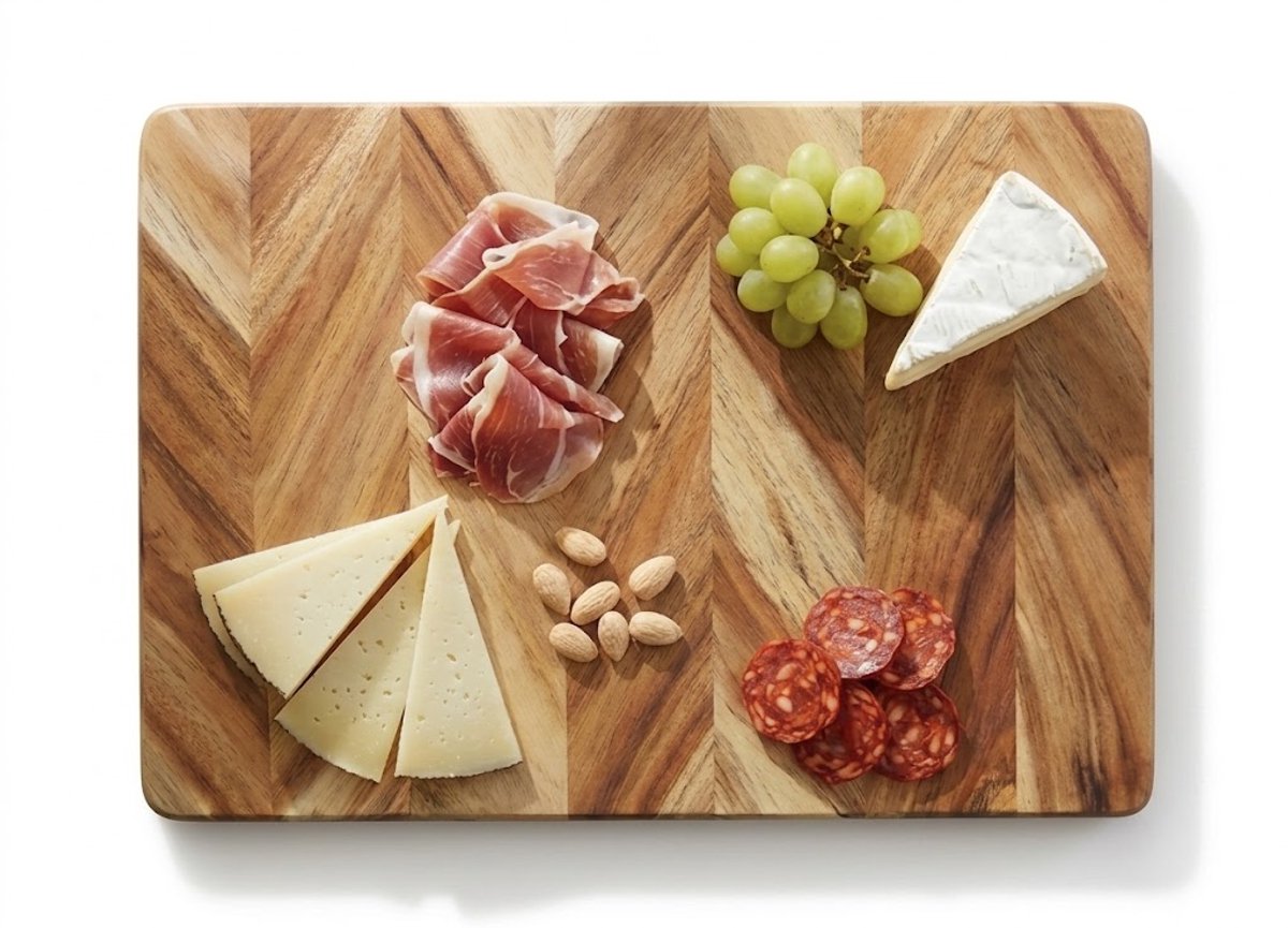 SINIA Living® - Snijplank Acacia - Duurzaam - 29.5 cm x 39.5 cm x 3 cm - Tapasplank - Visgraat - Acaciahout - Houten snijplank - Handgrepen - Handvaten - Hakblok - Extra dik - Snijplanken - Massief - Luxe - borrelplank - Kaasplank - Keuken — cadeau in Kookcadeaus - foto 3