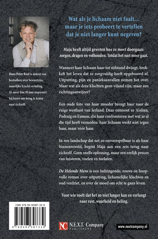 Dos du livre "De helende mens" avec un portrait de Hans Peter Roel et le texte décrivant l'histoire.