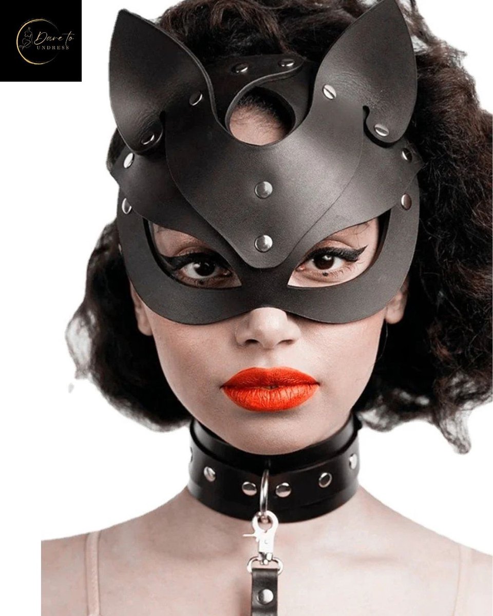 Festivallook – Luxe PU Masker | Zwart | Catwoman | Masquerade | Festival | Kostuum | BDSM | Carnaval | Halloween | Kinky | Rollenspel | Erotische Lingerie Accessoire | Sexy Lingerie | Lingeriesetje Dames | Cadeauset | One Size | Dare to Undress